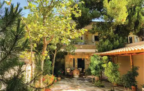 Amazing Home In Artemida With Kitchen
