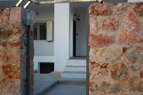 Ariadnis Spacious 3Bd home, 10 mins to Airport, Port, Beach