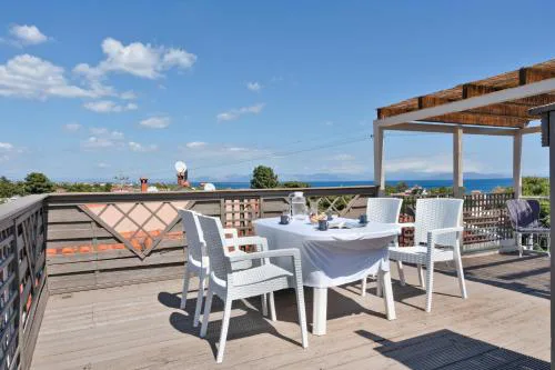 Beach Family Villa in Artemida
