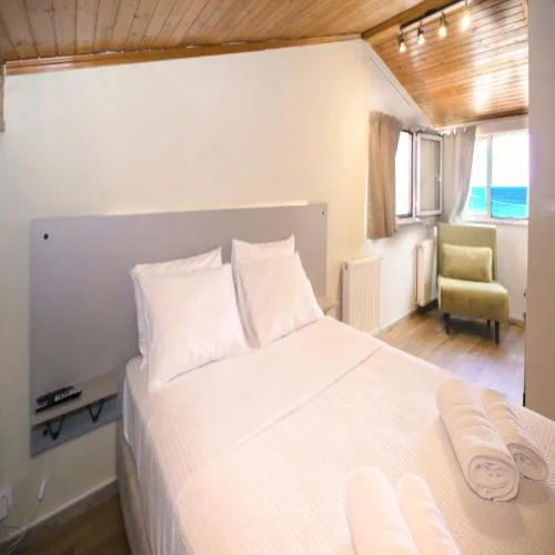 Family beach house near airport