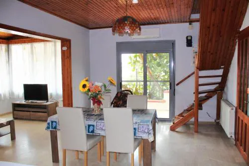 Komninos' Traditional House