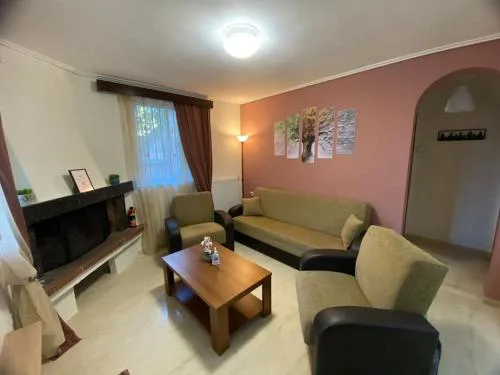Near sea / Airport, Queen size bed, Fireplace