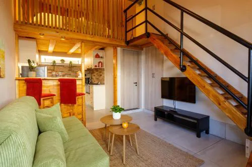 Sea Whisper Loft across the Beach, near Athens Airport