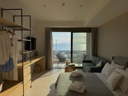 Marathon Coast-Seafront Luxury Apartments
