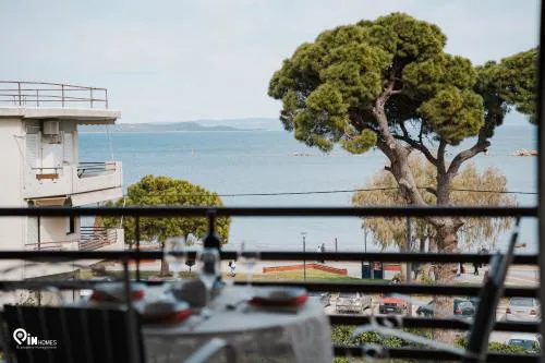 Nephele - Unique Beachfront Apartment in Nea Makri