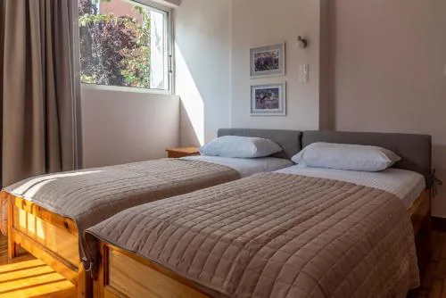 Sunny Escape:Stylish and Roomy Apt in Beach Haven!