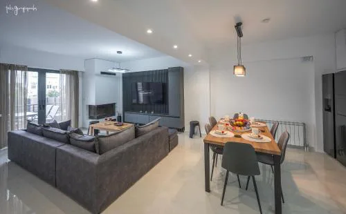 VILLA ISIDA-Private Mini Pool-5'walk to the Beach
