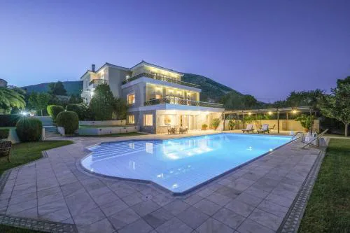 Supreme and Classy Pool Residence