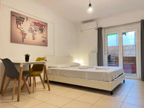 Jacuzzi studio close to athens airport!!