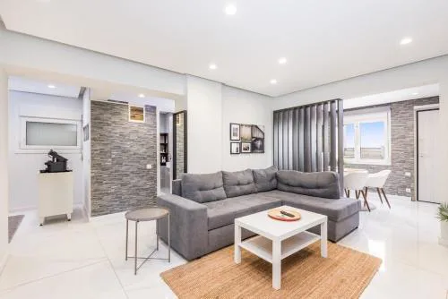 Beautiful apartment next to Piraeus sea