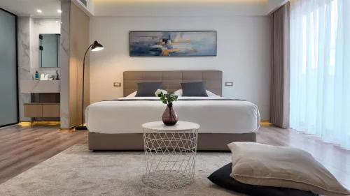 CCLUX Suites - Port Hub & Express Check-in