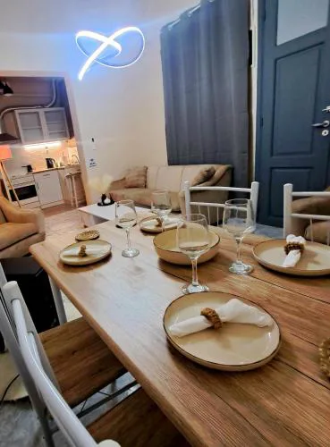 Central Piraeus port apartment