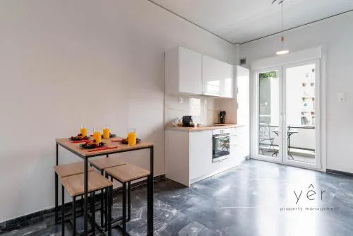 Elegant & Modern 2BR Apartment - Pireaus Center and Marina