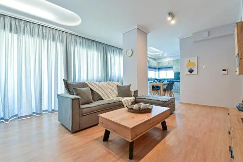 Elegant Sea View Stay - Piraeus Port