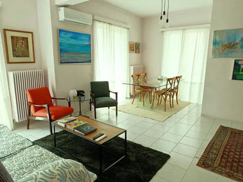 Laura' s, comfy apt in Piraeus centre!