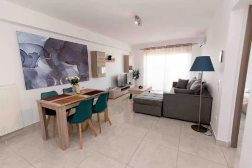 Lovely 2-bedroom apartment with a city view (F10)