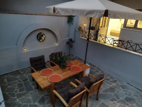 Moschato modern cozy apartment with private yard