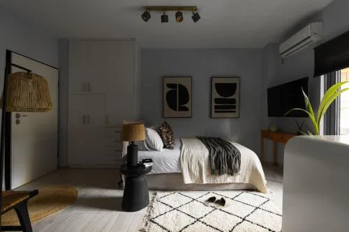 Piraeus Gem - Netflix, Nespresso and Style
