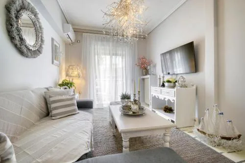 Stylish Apartment with Balcony near Marina Zeas and Port Access