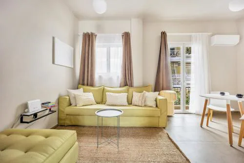 Sunny apartment next to the sea amazing view