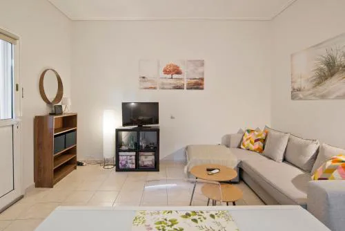 The Little House at Moschato 1BR, WiFi, AC