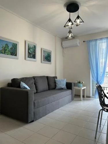 DM Apartment 2 - Only 4' from Rafina Port & 2' from the beach