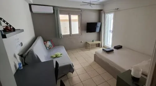 HoneyBee4 - Cozy studio close to the port, airport & Athens