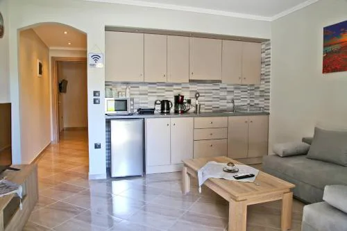 Johns Cozy apartments -10 min from Athens Airport Self Check-In!