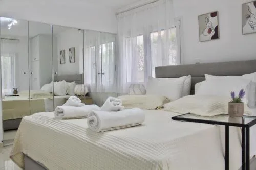 Bright and Peaceful Apartment near Varkiza beach