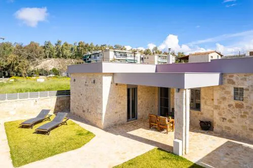 AG Stone Home - Idyllic Beachside Villa in Isthmia