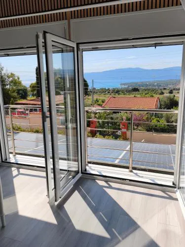Sunny House Loutraki - is a cozy loft studio with stunning views of the bay and mountains on the top floor with a separate entrance via an external staircase