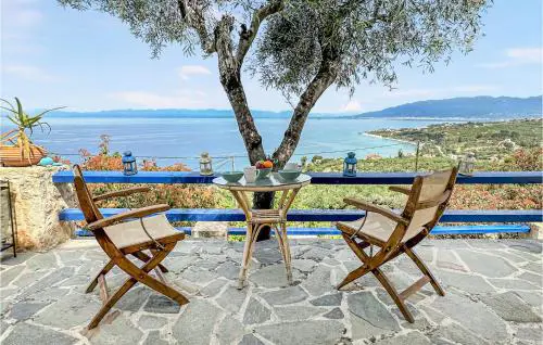 2 Bedroom Lovely Home In Kalamata