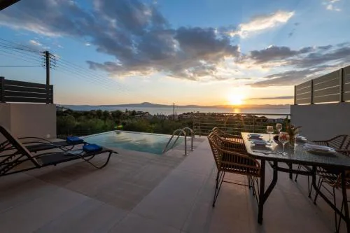 A V Luxury Apartments with Private Pools