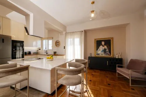 Central Luxury Penthouse