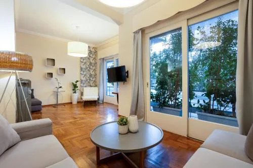 Elegant Garden Apartment Walk to Kalamata Center 2BR
