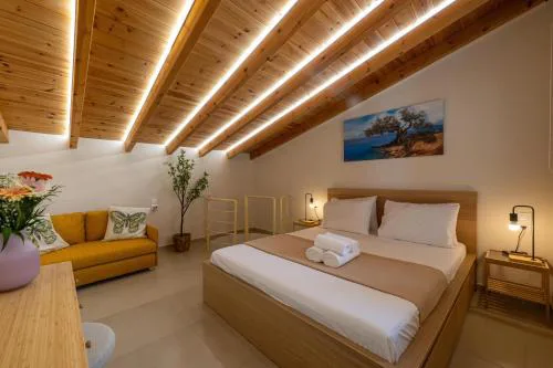 HomEasy Apartments - Kalamata Central Getaways with Private Parking