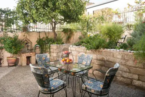 Maisonette with garden in the heart of the historical Kalamata center