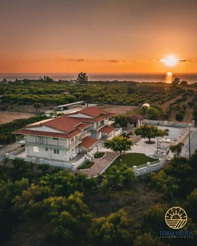Terra Hélios Suites & Studios