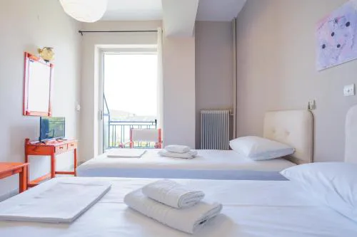 Hotel Korfos - Ξενοδοχείο Κόρφος Renovated