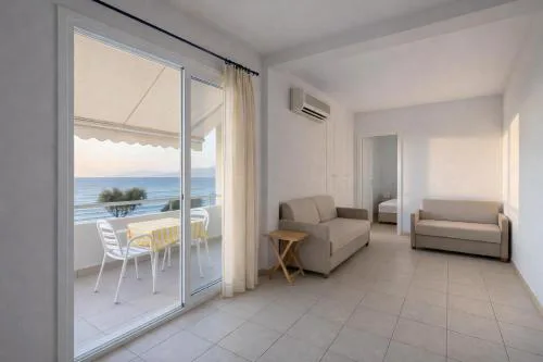 Beachfront Absolute Bliss in Perigiali, Korinthia