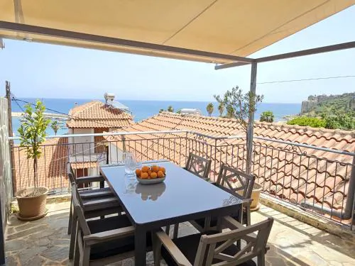 Charites: Terrace with Seaview - 100m to the beach