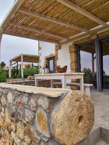 Koroni Stone House, fully equipped studios by the sea