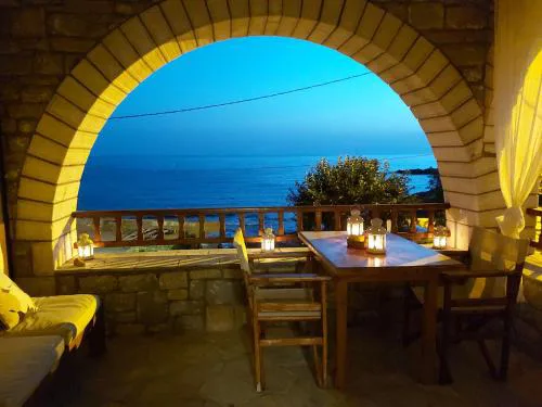 Almyra apt in Mani