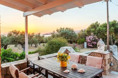 Mani's Aura Seaside-Spacious Summer Retreat