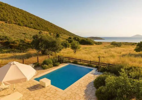 Seaside Aqua Bliss & Serenity with Private Pool