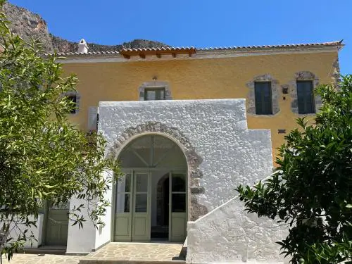 Alexander House 1