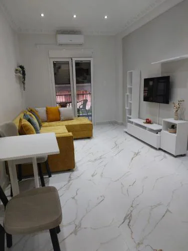 Loutraki comfortable apartment center 50m from the sea