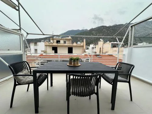 Loutraki's Hideaway , 2 min walk to beach
