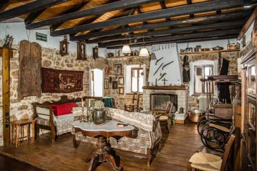 PONTINOS OLD HOUSE