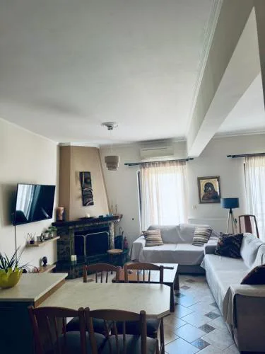 Pnoe Luxury House